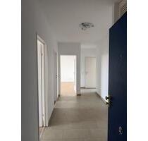 Gut geschnittene, praktische 3 Zimmer Wohnung, Balkon, komplette Einbauküche - Köln Kalk