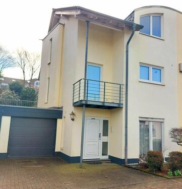 Foto - Doppelhaushälfte mit Garage und pflegeleichtem Garten