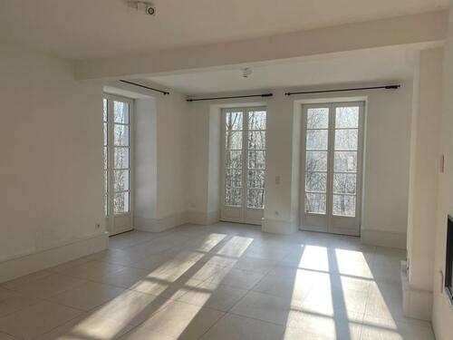 Foto - Lichtdurchflutete, großzügige 2-Zimmer-Wohnung in altem Rittergut