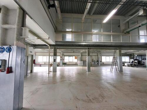 Foto - 400qm Lager-Produktionshalle mit Kranbahn