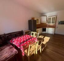 Altbau: 3-Zimmer-Wohnung (teilmöbliert) mit 2 Bäder & Balkon - Bärnau