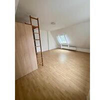 Top Lage Oettingen – 2-Zimmer DG mit Charme & Blick aufs Stadttor - Oettingen in Bayern