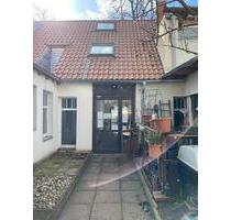 Erdgeschosswohnung im Stadtzentrum mit kleiner Terasse - Köthen (Anhalt)