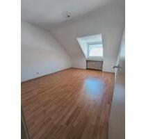 Schöne 3-Zimmer-Dachgeschosswohnung, 65qm - Düsseldorf Stadtbezirk 9