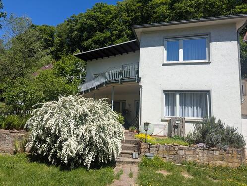 Foto - Großes Haus mit Bach, Einbauküche, Garten, Garage provisionsfrei