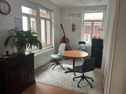 Foto - Therapieraum mit Massageliege zu Vermieten