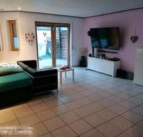 Gepflegte 2,5 Zimmer Wohnung mit Garten, Terrasse im Zentrum - Östringen