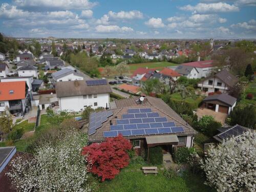 Foto - Wohnhaus mit Vogesenblick auf großem Grundstück.