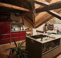 Geschmackvolle Dachgeschosswohnung mit historischen Sichtbalken - Hutthurm