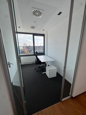Foto - Heller, abschließbarer Büroraum im gepflegten Bürohaus (Raum 1)