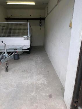 Foto - Motorrad bzw Moped Stellplatz in sichere Garage auf Garagehof