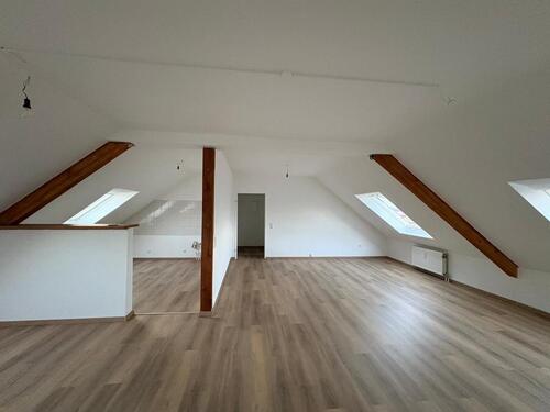 Foto - Renovierte 2-Raum-Dachgeschosswohnung inkl. Einbauküche