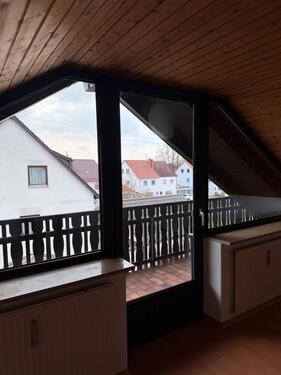 Foto - Großzügige 2,5-Zimmer-DG-Wohnung mit Balkon (Beschreibung lesen)