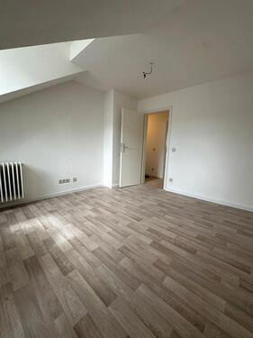Foto - Erstbezug: Zentrale 2-ZKB Dachgeschosswohnung direkt am Cinestar