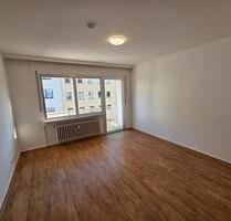 Helle frisch tapezierte 2 Zimmerwohnung mit Balkon, 500m zur HTW - Saarbrücken Neue Bremm