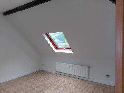 Foto - 2 Zimmer DG Wohnung - 300,00&nbsp;EUR Kaltmiete, ca.&nbsp; 64,00&nbsp;m&sup2;