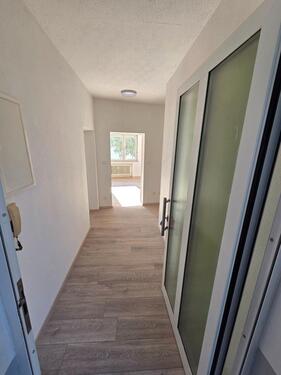 Foto - Helle frisch renovierte 4 Zimmerwohnung im 1. OG, 500m zur HTW