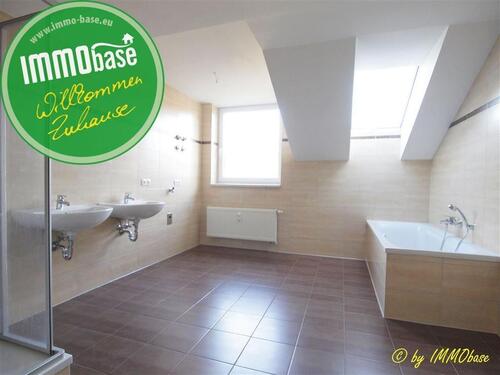 Foto - Gediegen Wohnen mit traumhaften Badezimmer und großem Balkon!