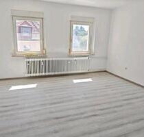Frei: DG Wohnung in 3 Parteienhaus plus Stellplatz Garage - Wolfhagen