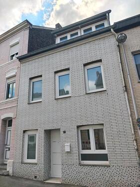 Foto - Einziehen und wohlfühlen – renoviertes Reihenmittelhaus