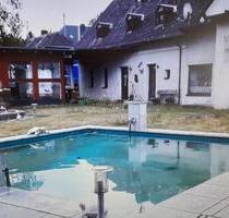 Wohnhaus mit bewohnbaren Anbau - 140.000,00&nbsp;EUR Kaufpreis, ca.&nbsp; 180,00&nbsp;m&sup2; in Münchberg (PLZ: 95213)