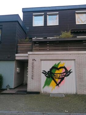Foto - Modernisiertes Reihenmittelhaus mit Garage, Garten & Veranda