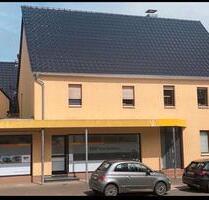 Haus zum Kauf - 280.000,00&nbsp;EUR Kaufpreis, ca.&nbsp; 250,00&nbsp;m&sup2; in Marsberg (PLZ: 34431)