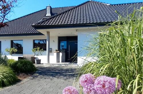 Foto - Hochwertiges Einfamilienhaus mit großzügiger Raumgestaltung