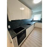 Renovierte & möblierte 2Z-Wohnung mit EBK, Balkon & TG- - Uhingen