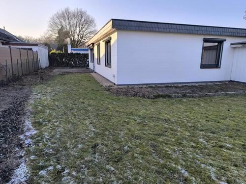 Foto - Attraktiver, energetisch sanierter Bungalow mit großem Garten und