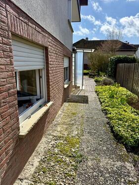 Foto - Helle 2-Zimmer-Souterrainwohnung mit Terrasse, separatem Eingang