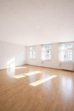 Foto - 2-Zimmer-Altbauwohnung mit Balkon (WG-geeignet)