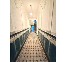 Charmante 70,45 m² Wohnung mit Ladeneinheit in Berlin-Neukölln