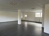 Foto - 190 m² Gewerbefläche mit Büro, Teeküche, Werkstatt und kleiner Laderampe