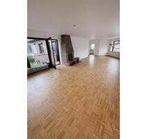 Lichtdurchflutete 3 Zimmer Wohnung mit Kamin, Südbalkon & Garage - Kiel Friedrichsort