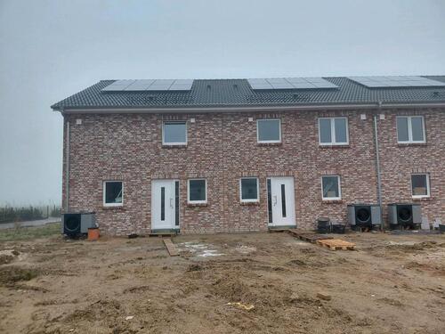 Foto - Neubau Erstbezug 8 freie Reihenhäuser an Feldrandlage