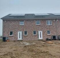 Neubau Erstbezug 8 freie Reihenhäuser an Feldrandlage - Lasbek