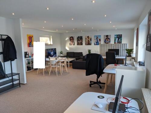 Foto - Großes und helles Büro zu vermieten inkl. eigenem WC