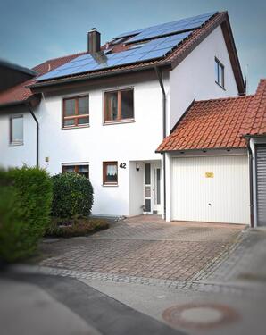 Foto - Energieeffizientes Reiheneckhaus mit Photovoltaik und Wärmepumpe