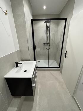 Foto - Zentrale 2-Zimmer-Wohnung mit neuem Bad und ruhigem Balkon