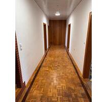 Charmante Altbauwohnung - tlw renoviert teilmöbliert - Hof Altstadt