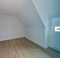 **Renovierte 3-Zimmer-Dachgeschosswohnung mit modernem Duschbad und Wohnküche** - Erlenbach am Main