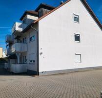 Unvermietete 3 Zimmer Dachgeschoss Wohnung - Neunkirchen am Brand