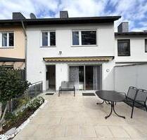 **Bonn-Beuel: Gepflegtes Reihenmittelhaus in toller Lage! 4 Zimmer, Terrasse, Garten**