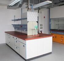 verschiedene Laborräume im ChemiePark Bitterfeld-Wolfen Areal A