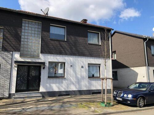 Foto - 46047 Oberhausen, 1 Doppelhaushälfte 145 m², Garten, Garage, Frei