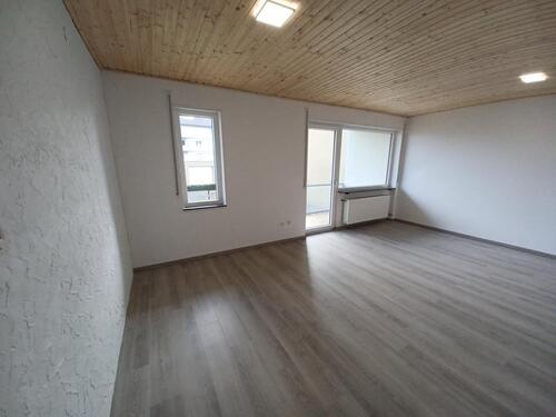 Foto - Solide 2-ZKB-Erdgeschoss-Wohnung mit 2 Balkonen und Gartenanteil