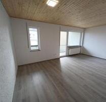 Solide 2-ZKB-Erdgeschoss-Wohnung mit 2 Balkonen und Gartenanteil - Grünstadt