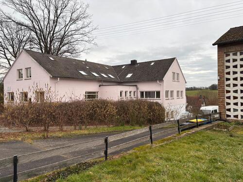 Foto - Mehrfamilienhaus mit Seminarbereich und großem Garten