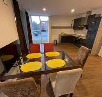 Großzügige möblierte 2-Zimmer-Wohnung mit Terrasse im Erdgeschoss - Benz
